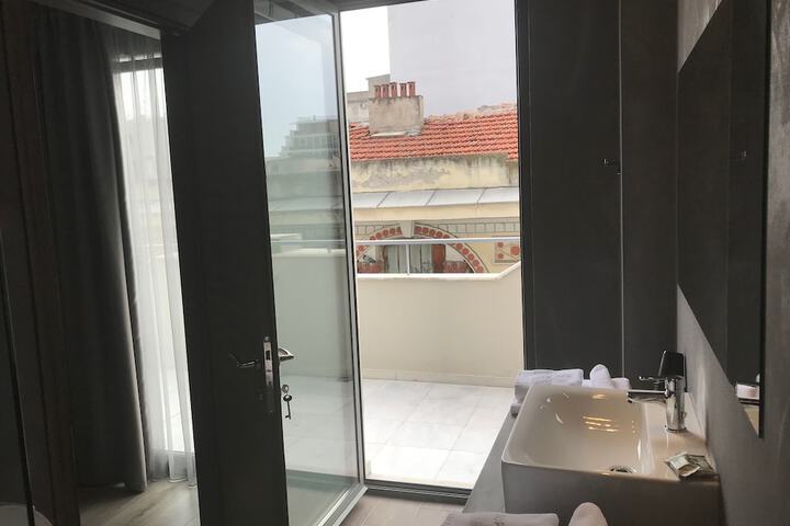 Room 8 of 40