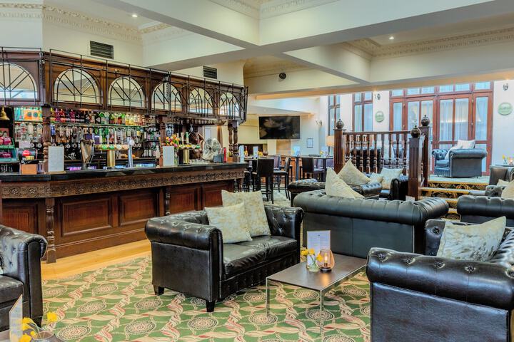 Lounge 71 of 141