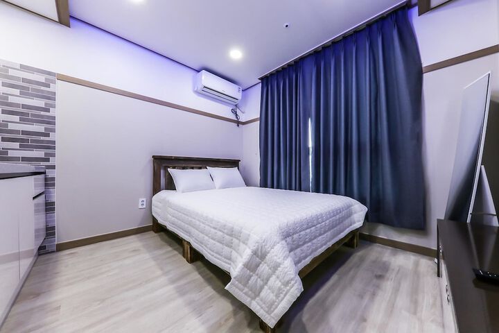 Room 4 of 54