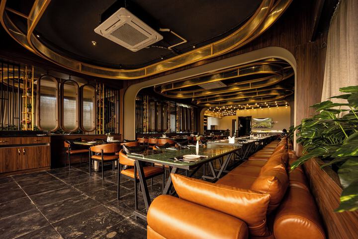 Lounge 52 of 70