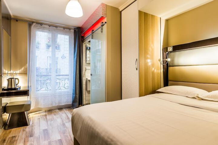 Room 28 of 60
