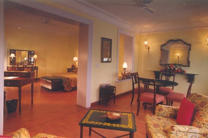 Room 33 of 140