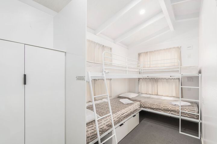 Room 16 of 96