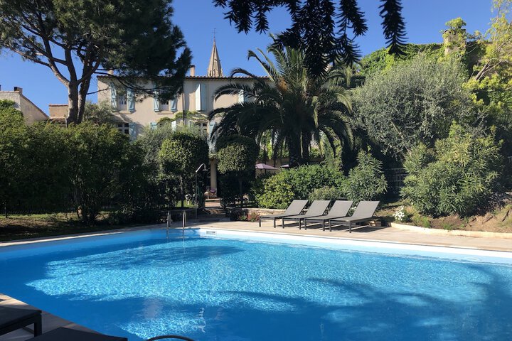 Hotel with Pool