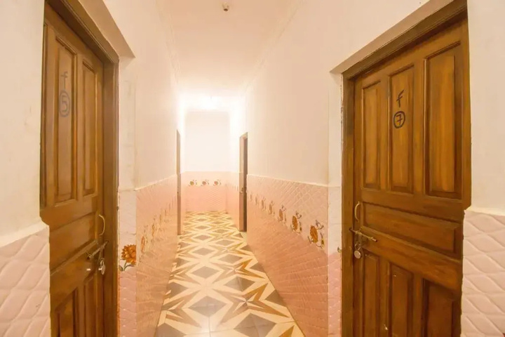 Room 5 of 6