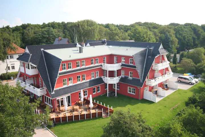 Strandhotel Deichgraf in Graal Mueritz