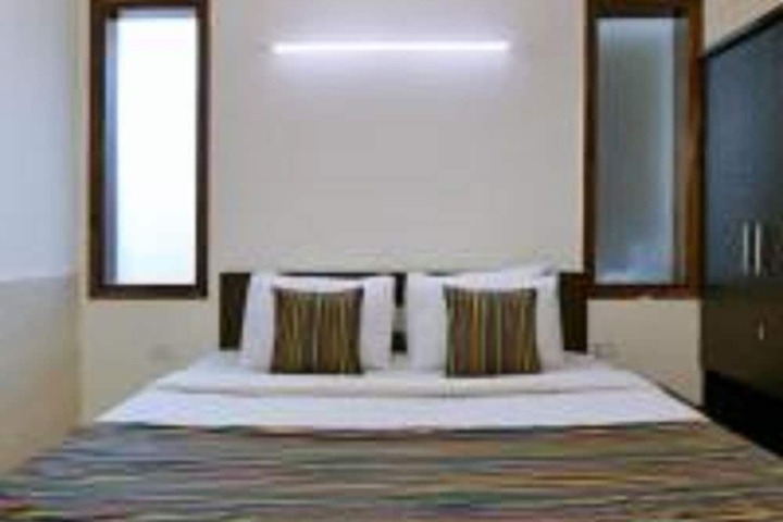 Room 8 of 15