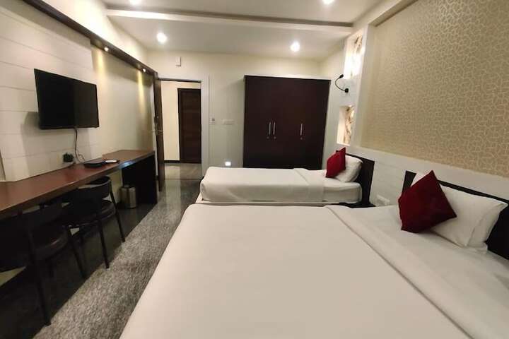 Room 11 of 19