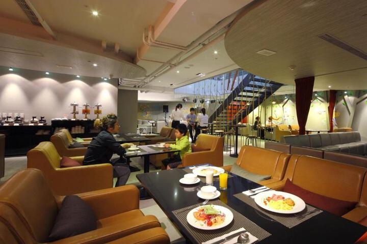Dining 17 of 23