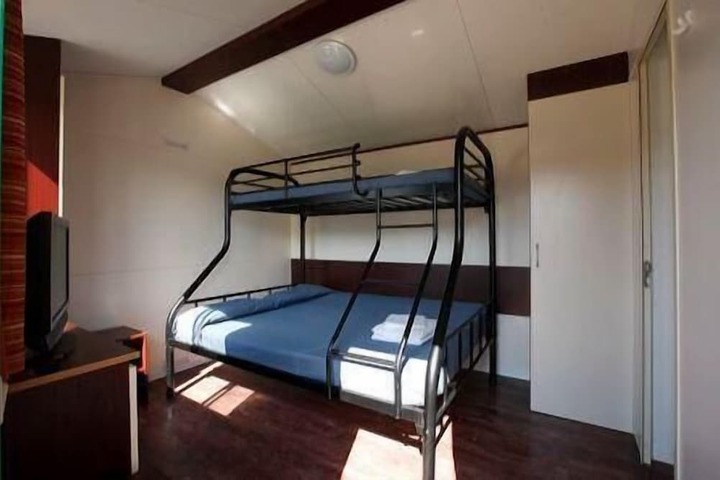 Room 6 of 62