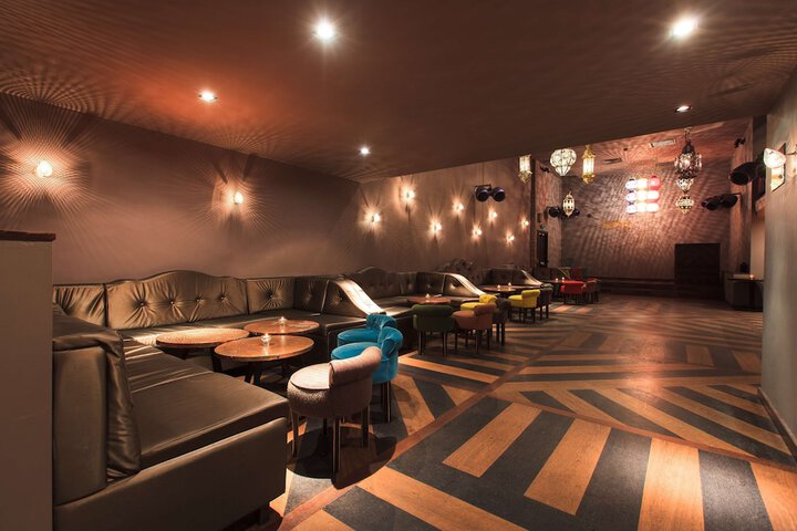 Lounge 51 of 53
