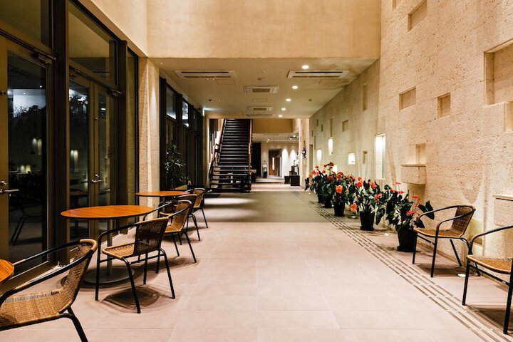Entrance & Lobby