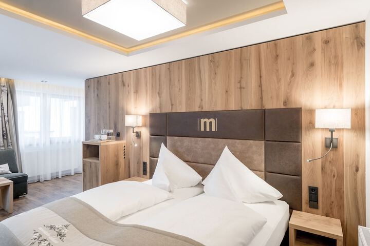 Room 33 of 117