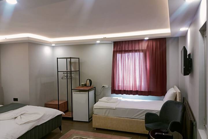 Room 8 of 33