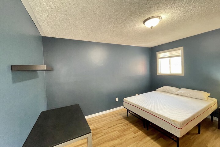Room 8 of 139