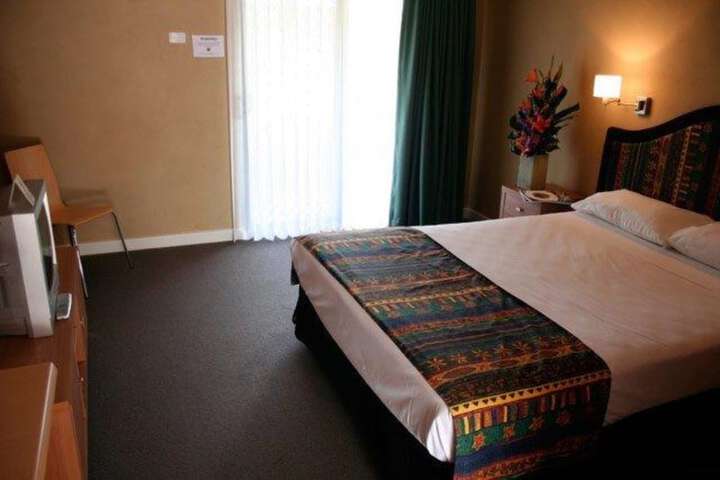 Room 4 of 32
