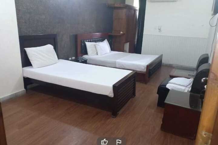 Room 7 of 16