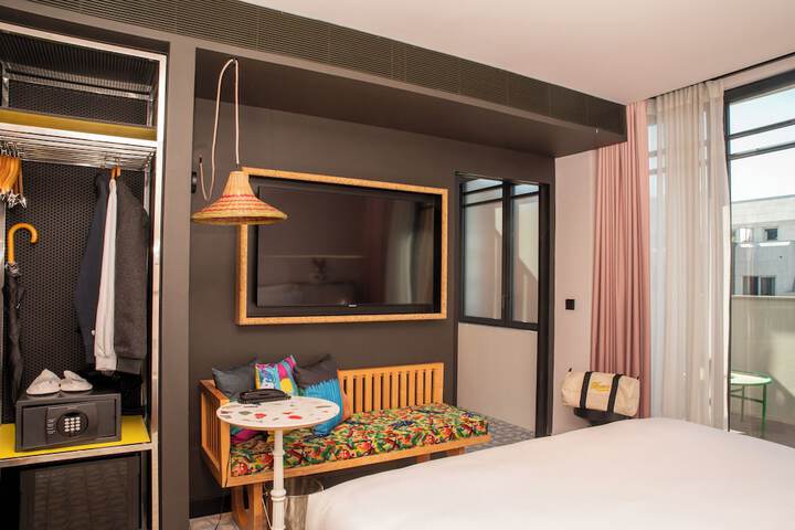 Room 63 of 192