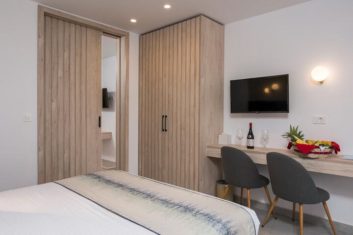 Room 95 of 340