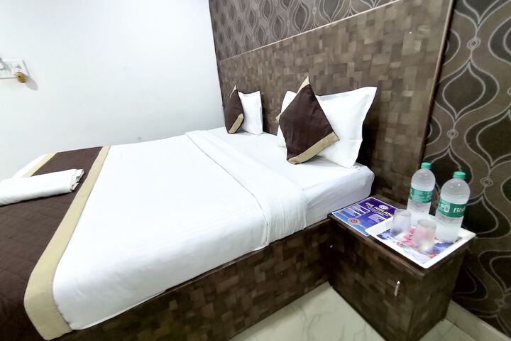 Room 8 of 18