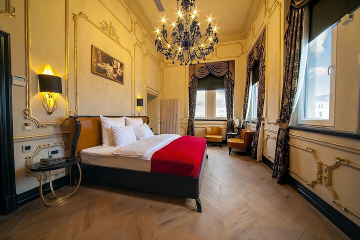 Room 12 of 60