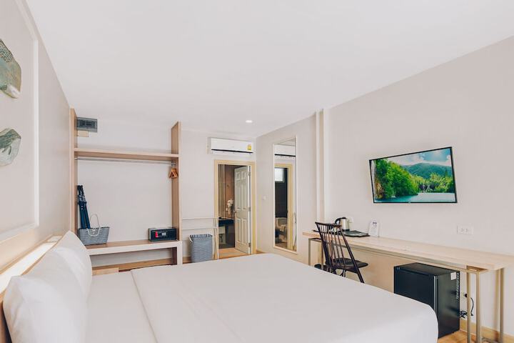 Room 10 of 198