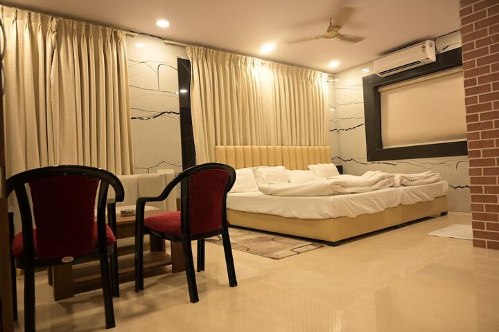 Room 11 of 21