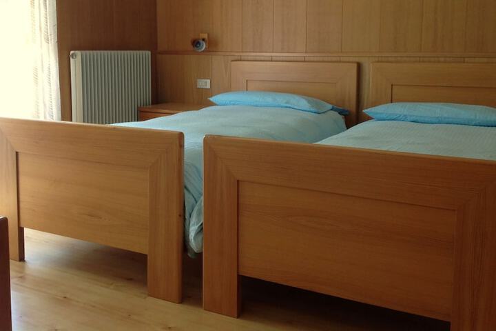 Room 4 of 30