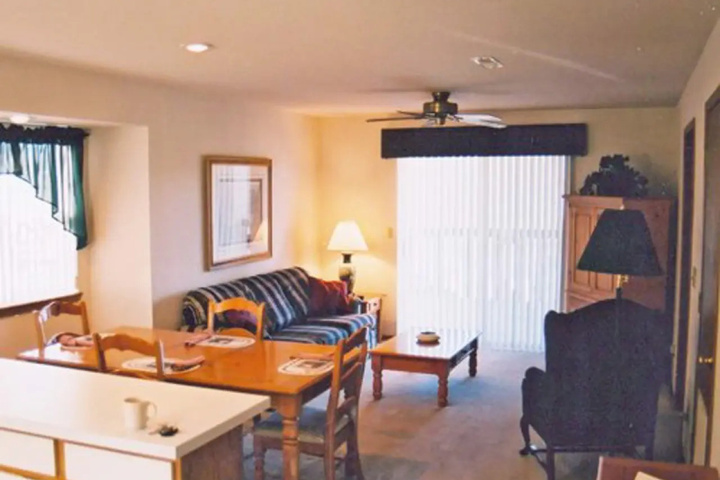Room 4 of 8