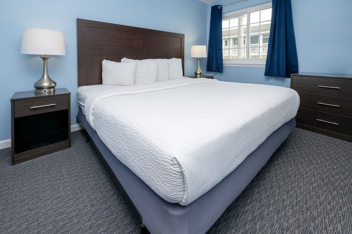 Standard King Bed Exterior Entrance (22 of 29)