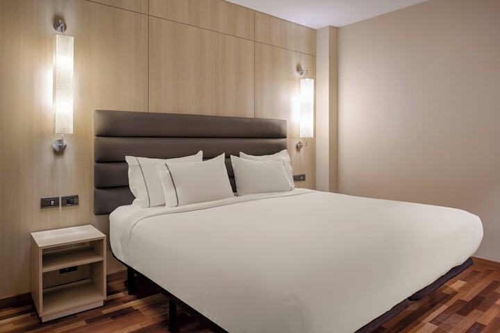 Room 10 of 34