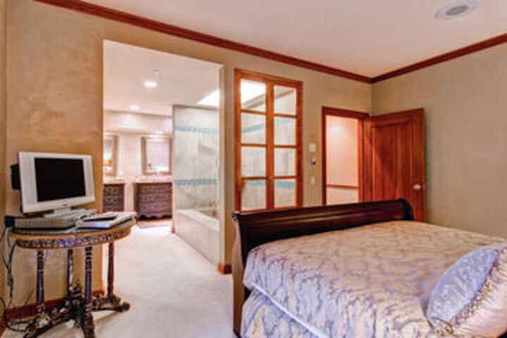 Room 25 of 101