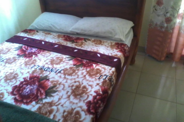 Room 4 of 9