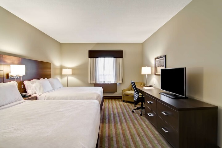 2 Queen Beds (4 of 5)