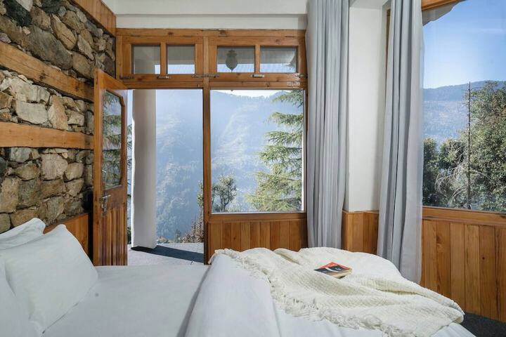 Room 16 of 34