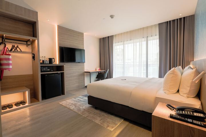 Room 3 of 68
