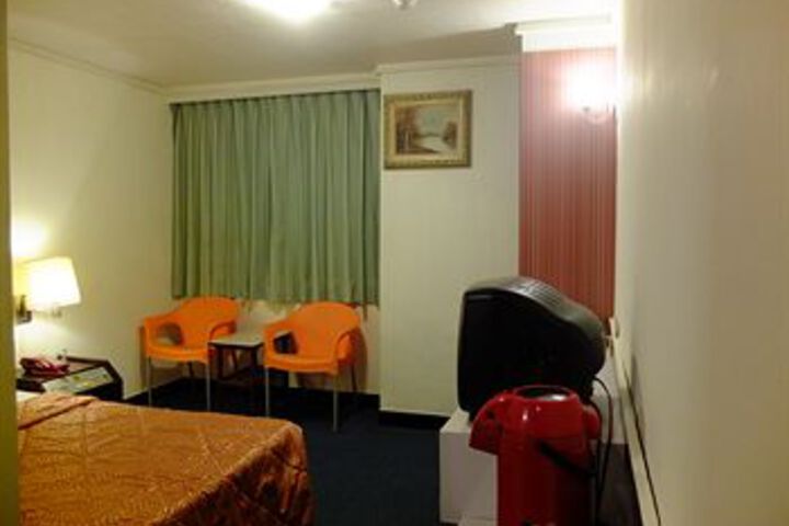 Room 7 of 19