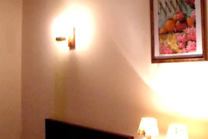 Room 13 of 30