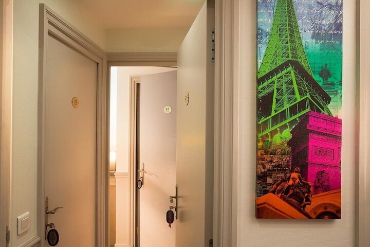 Room 13 of 37