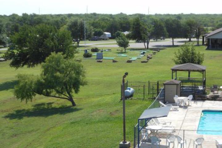 Bay Landing Camping Resort Cabin 3 in Bridgeport, TX