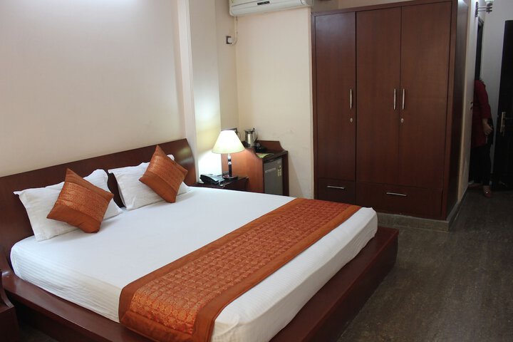 Room 7 of 33