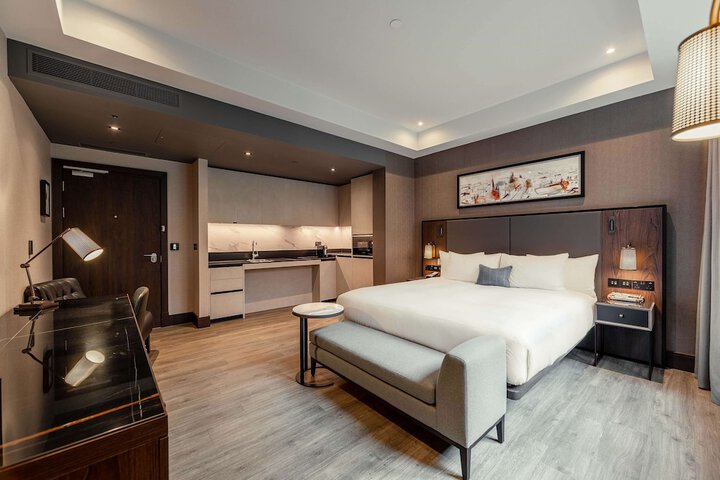 Room 25 of 132