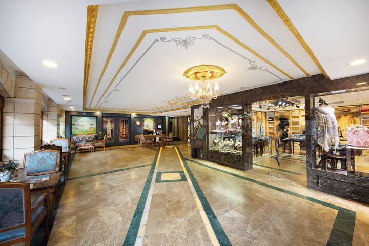 Hotel Lobby