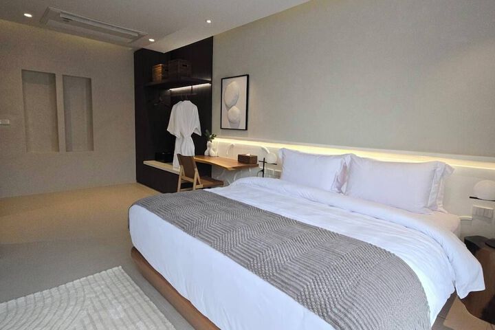 Room 8 of 125