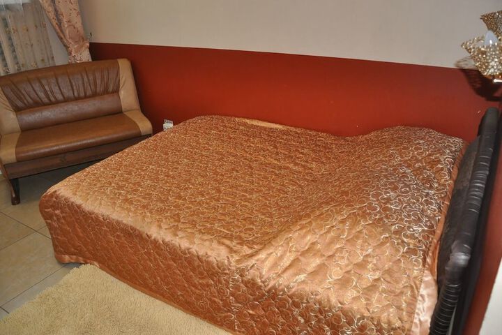 Room 8 of 33