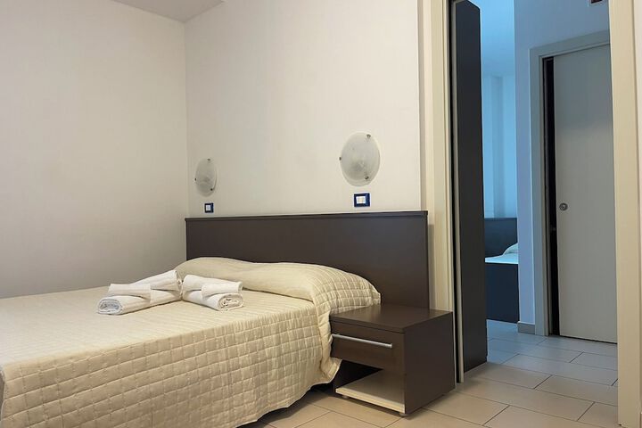 Room 7 of 49