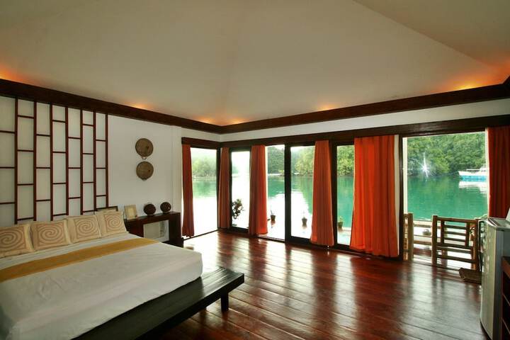 Room 5 of 32