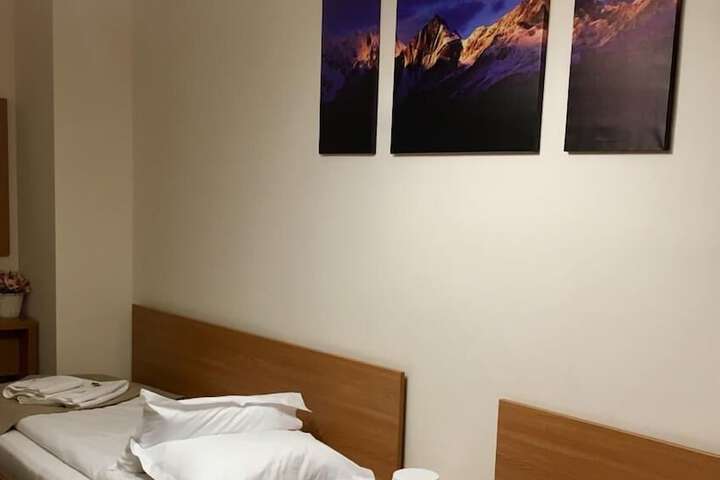 Room 11 of 37
