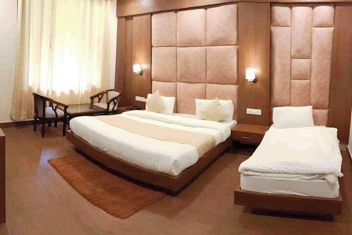 Room 8 of 33