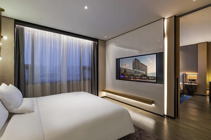 Room 19 of 38